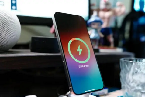 横山苹果15换屏服务分享用什么充电器给iPhone15充电更好 